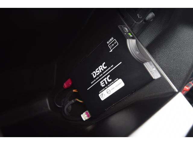 ジープ・ラングラーアンリミテッド ルビコン レザーシート シートヒーター ステアリングヒーター 8.4インチモニター ナビ 地デジ カープレイ スチールバンパー ジオランダーXATタイヤ 295/70R17 ハイフェンダー フロアマット(44枚目)