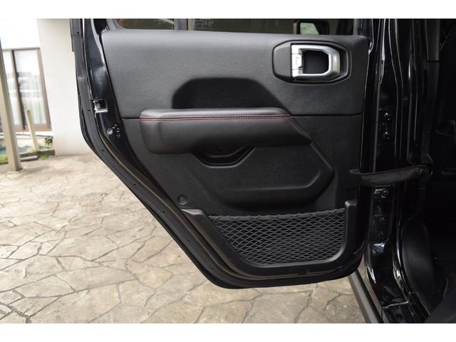 ジープ・ラングラーアンリミテッド ルビコン レザーシート シートヒーター ステアリングヒーター 8.4インチモニター ナビ 地デジ カープレイ スチールバンパー ジオランダーXATタイヤ 295/70R17 ハイフェンダー フロアマット(47枚目)