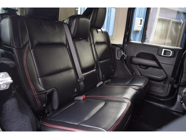 ジープ・ラングラーアンリミテッド ルビコン レザーシート シートヒーター ステアリングヒーター 8.4インチモニター ナビ 地デジ カープレイ スチールバンパー ジオランダーXATタイヤ 295/70R17 ハイフェンダー フロアマット(48枚目)