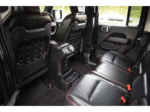 ジープ・ラングラーアンリミテッド ルビコン レザーシート シートヒーター ステアリングヒーター 8.4インチモニター ナビ 地デジ カープレイ スチールバンパー ジオランダーXATタイヤ 295/70R17 ハイフェンダー フロアマット(50枚目)