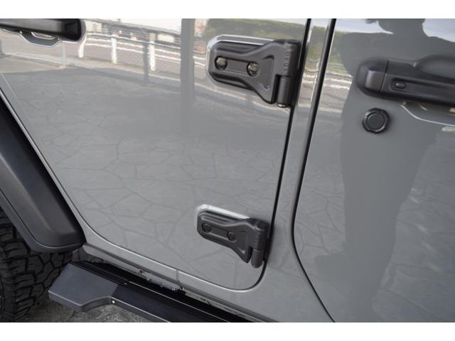 ジープ・ラングラーアンリミテッド ルビコン スチールバンパーグリルガード 電動サイドステップ リアUSバンパー レザーシート シートヒーター リアリクライニングKIT ジェプセン17インチAW ヘッドライナー ジェプセンマフラー(28枚目)