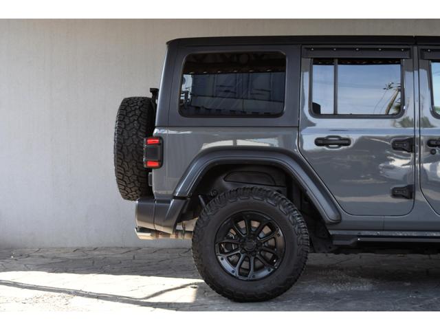 ジープ・ラングラーアンリミテッド ルビコン スチールバンパーグリルガード 電動サイドステップ リアUSバンパー レザーシート シートヒーター リアリクライニングKIT ジェプセン17インチAW ヘッドライナー ジェプセンマフラー(35枚目)