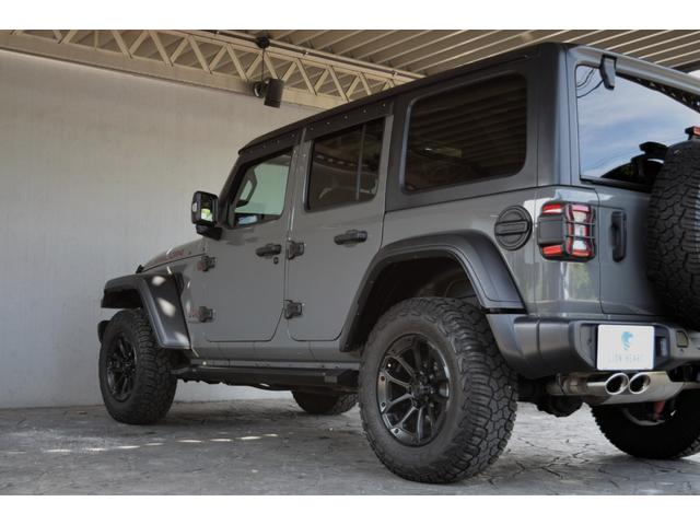 ジープ・ラングラーアンリミテッド ルビコン スチールバンパーグリルガード 電動サイドステップ リアUSバンパー レザーシート シートヒーター リアリクライニングKIT ジェプセン17インチAW ヘッドライナー ジェプセンマフラー(40枚目)