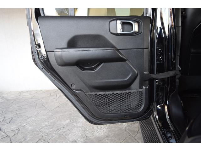 ジープ・ラングラーアンリミテッド サハラ 2.0Lターボモデル ワンオーナー レザーシート ジェプセン17インチAW ジオランダーXATタイヤ ジェプセン1インチリフトアップサス ジェプセンリアバンパー ヘッドライナー 地デジ(42枚目)