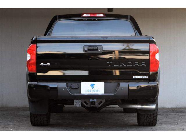 タンドラ クルーマックス 1794エディション 新車並行車 レッドロックレザーインテリア サンルーフ JBLサウンド リフトアップ 三つ折りトノカバー ベッドライナー クロームサイドステップ セーフティセンス(4枚目)