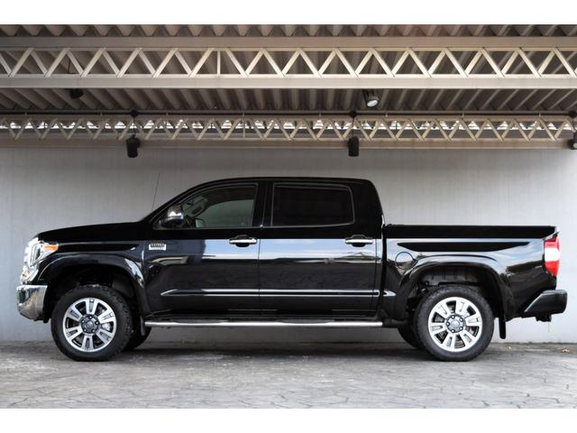 タンドラ クルーマックス 1794エディション 新車並行車 レッドロックレザーインテリア サンルーフ JBLサウンド リフトアップ 三つ折りトノカバー ベッドライナー クロームサイドステップ セーフティセンス(6枚目)