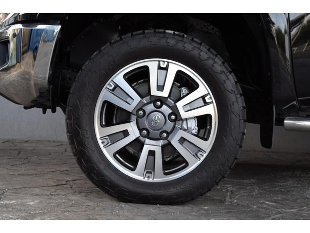 タンドラ クルーマックス 1794エディション 新車並行車 レッドロックレザーインテリア サンルーフ JBLサウンド リフトアップ 三つ折りトノカバー ベッドライナー クロームサイドステップ セーフティセンス(8枚目)