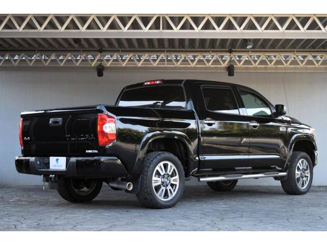 タンドラ クルーマックス 1794エディション 新車並行車 レッドロックレザーインテリア サンルーフ JBLサウンド リフトアップ 三つ折りトノカバー ベッドライナー クロームサイドステップ セーフティセンス(9枚目)