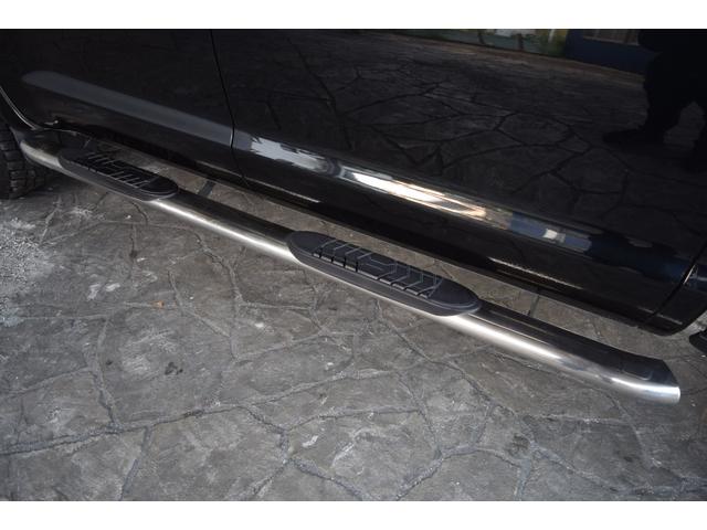 タンドラ クルーマックス 1794エディション 新車並行車 レッドロックレザーインテリア サンルーフ JBLサウンド リフトアップ 三つ折りトノカバー ベッドライナー クロームサイドステップ セーフティセンス(13枚目)