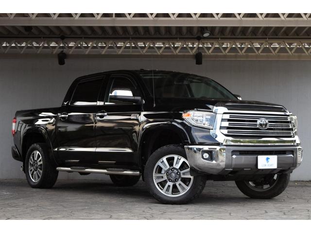 タンドラ クルーマックス 1794エディション 新車並行車 レッドロックレザーインテリア サンルーフ JBLサウンド リフトアップ 三つ折りトノカバー ベッドライナー クロームサイドステップ セーフティセンス(25枚目)