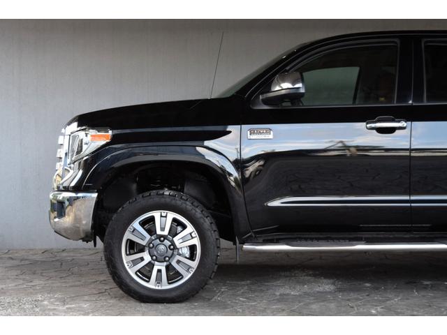 タンドラ クルーマックス 1794エディション 新車並行車 レッドロックレザーインテリア サンルーフ JBLサウンド リフトアップ 三つ折りトノカバー ベッドライナー クロームサイドステップ セーフティセンス(28枚目)