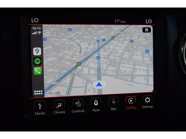 純正８．４インチモニターにはカープレイが装備されておりますのでナビ取り付けの心配もありません。