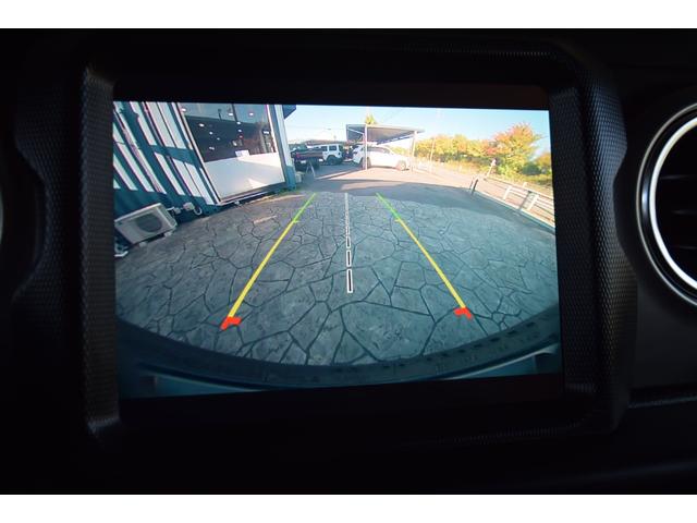 ガイドライン付きの見やすいいリアカメラとなります。