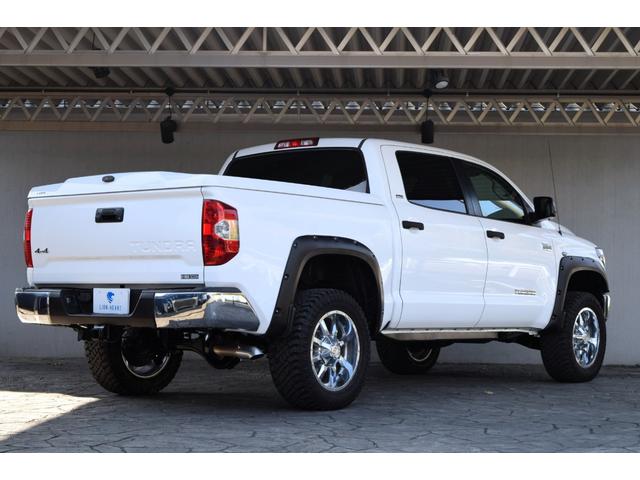 タンドラ クルーマックス SR5 4WD 新車並行車 2インチリフトアップ 20インチAW LEERハードトノカバー ベッドライナー オーバーフェンダー LEDヘッドライト 令和4年72000kmから毎年の記録簿あり(9枚目)