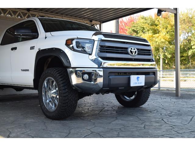 タンドラ クルーマックス SR5 4WD 新車並行車 2インチリフトアップ 20インチAW LEERハードトノカバー ベッドライナー オーバーフェンダー LEDヘッドライト 令和4年72000kmから毎年の記録簿あり(11枚目)