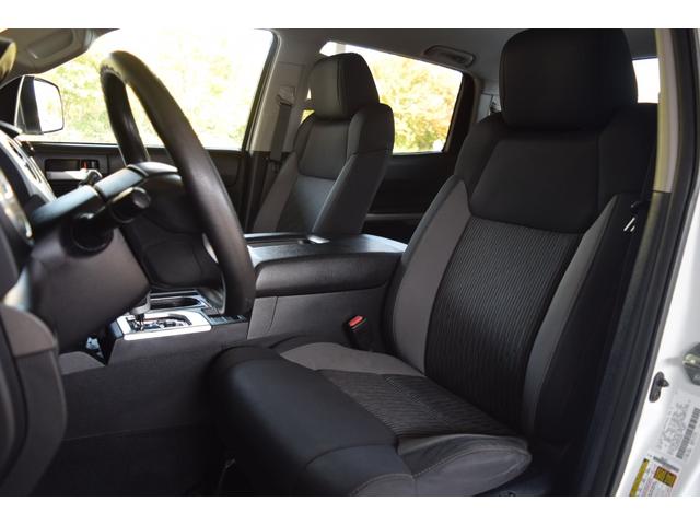 タンドラ クルーマックス SR5 4WD 新車並行車 2インチリフトアップ 20インチAW LEERハードトノカバー ベッドライナー オーバーフェンダー LEDヘッドライト 令和4年72000kmから毎年の記録簿あり(13枚目)