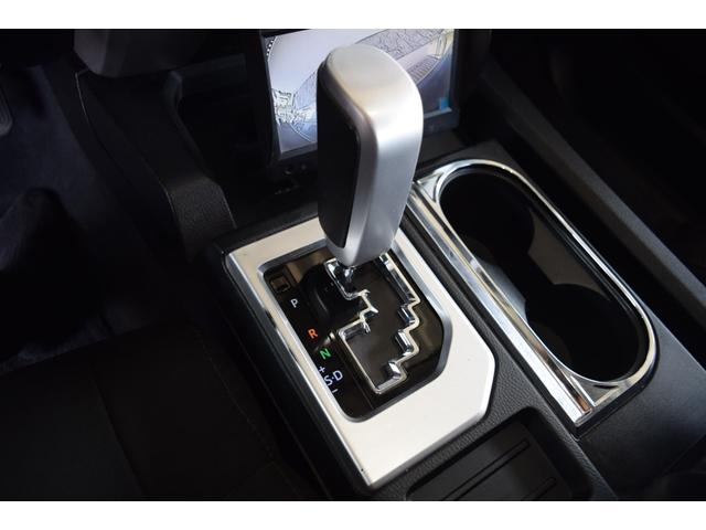 タンドラ クルーマックス SR5 4WD 新車並行車 2インチリフトアップ 20インチAW LEERハードトノカバー ベッドライナー オーバーフェンダー LEDヘッドライト 令和4年72000kmから毎年の記録簿あり(16枚目)