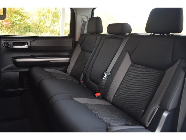 タンドラ クルーマックス SR5 4WD 新車並行車 2インチリフトアップ 20インチAW LEERハードトノカバー ベッドライナー オーバーフェンダー LEDヘッドライト 令和4年72000kmから毎年の記録簿あり(17枚目)