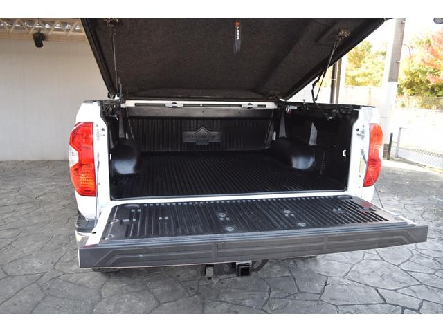 タンドラ クルーマックス SR5 4WD 新車並行車 2インチリフトアップ 20インチAW LEERハードトノカバー ベッドライナー オーバーフェンダー LEDヘッドライト 令和4年72000kmから毎年の記録簿あり(19枚目)