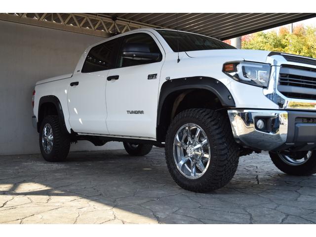 タンドラ クルーマックス SR5 4WD 新車並行車 2インチリフトアップ 20インチAW LEERハードトノカバー ベッドライナー オーバーフェンダー LEDヘッドライト 令和4年72000kmから毎年の記録簿あり(21枚目)