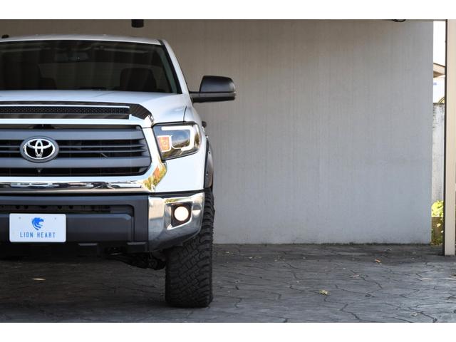 タンドラ クルーマックス SR5 4WD 新車並行車 2インチリフトアップ 20インチAW LEERハードトノカバー ベッドライナー オーバーフェンダー LEDヘッドライト 令和4年72000kmから毎年の記録簿あり(25枚目)