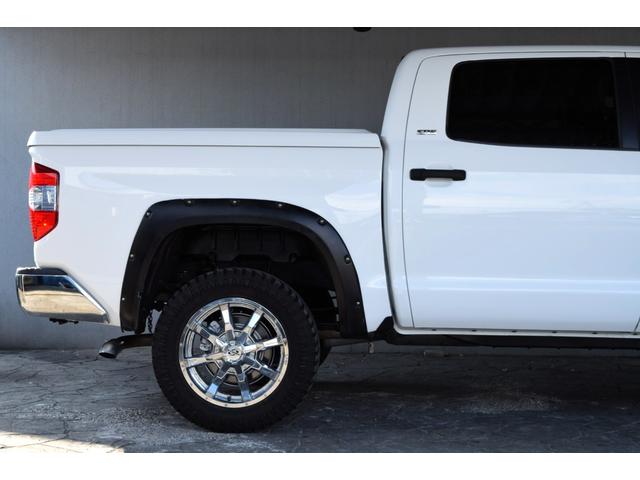 タンドラ クルーマックス SR5 4WD 新車並行車 2インチリフトアップ 20インチAW LEERハードトノカバー ベッドライナー オーバーフェンダー LEDヘッドライト 令和4年72000kmから毎年の記録簿あり(29枚目)