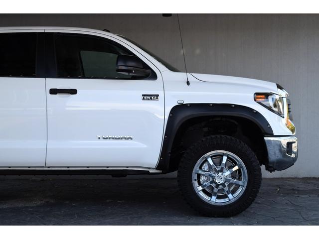 タンドラ クルーマックス SR5 4WD 新車並行車 2インチリフトアップ 20インチAW LEERハードトノカバー ベッドライナー オーバーフェンダー LEDヘッドライト 令和4年72000kmから毎年の記録簿あり(30枚目)