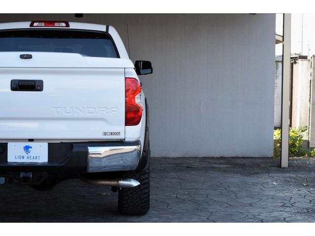 タンドラ クルーマックス SR5 4WD 新車並行車 2インチリフトアップ 20インチAW LEERハードトノカバー ベッドライナー オーバーフェンダー LEDヘッドライト 令和4年72000kmから毎年の記録簿あり(35枚目)
