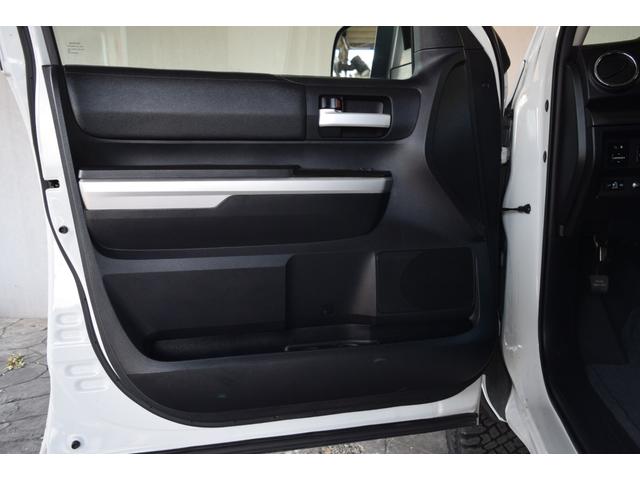 タンドラ クルーマックス SR5 4WD 新車並行車 2インチリフトアップ 20インチAW LEERハードトノカバー ベッドライナー オーバーフェンダー LEDヘッドライト 令和4年72000kmから毎年の記録簿あり(37枚目)