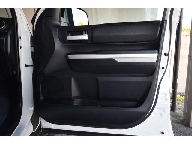 タンドラ クルーマックス SR5 4WD 新車並行車 2インチリフトアップ 20インチAW LEERハードトノカバー ベッドライナー オーバーフェンダー LEDヘッドライト 令和4年72000kmから毎年の記録簿あり(39枚目)