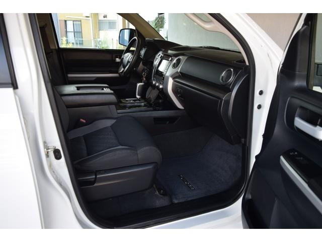 タンドラ クルーマックス SR5 4WD 新車並行車 2インチリフトアップ 20インチAW LEERハードトノカバー ベッドライナー オーバーフェンダー LEDヘッドライト 令和4年72000kmから毎年の記録簿あり(40枚目)