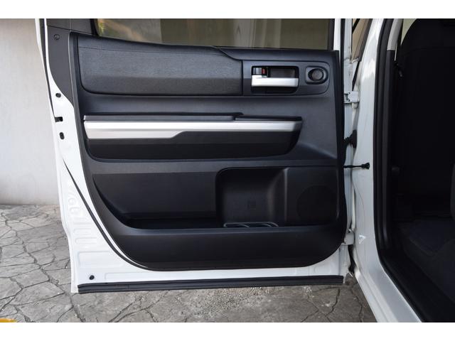 タンドラ クルーマックス SR5 4WD 新車並行車 2インチリフトアップ 20インチAW LEERハードトノカバー ベッドライナー オーバーフェンダー LEDヘッドライト 令和4年72000kmから毎年の記録簿あり(42枚目)