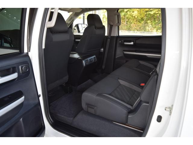 タンドラ クルーマックス SR5 4WD 新車並行車 2インチリフトアップ 20インチAW LEERハードトノカバー ベッドライナー オーバーフェンダー LEDヘッドライト 令和4年72000kmから毎年の記録簿あり(43枚目)