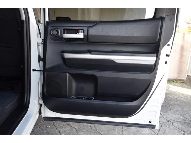 タンドラ クルーマックス SR5 4WD 新車並行車 2インチリフトアップ 20インチAW LEERハードトノカバー ベッドライナー オーバーフェンダー LEDヘッドライト 令和4年72000kmから毎年の記録簿あり(44枚目)