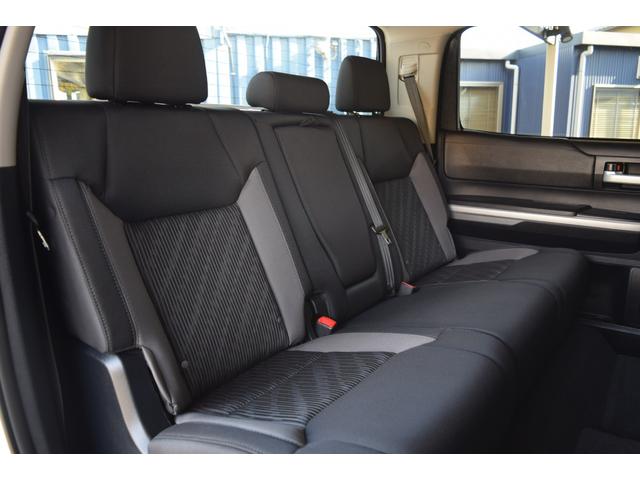 タンドラ クルーマックス SR5 4WD 新車並行車 2インチリフトアップ 20インチAW LEERハードトノカバー ベッドライナー オーバーフェンダー LEDヘッドライト 令和4年72000kmから毎年の記録簿あり(46枚目)