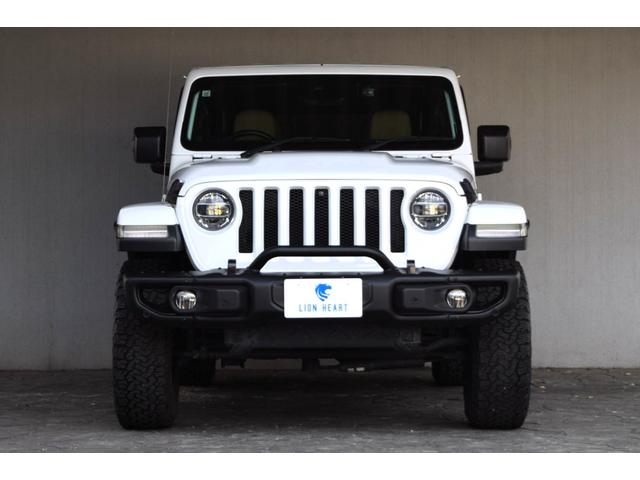 ジープ・ラングラーアンリミテッド サハラ ローンチエディション ベージュレザーシート ヘッドライナー 8.4インチタッチパネルモニター TV カープレイ リアカメラ スチールバンパー グリルガード USリアバンパー 17インチAW ATタイヤ(3枚目)