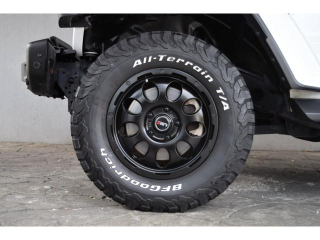 ジープ・ラングラーアンリミテッド サハラ ローンチエディション ベージュレザーシート ヘッドライナー 8.4インチタッチパネルモニター TV カープレイ リアカメラ スチールバンパー グリルガード USリアバンパー 17インチAW ATタイヤ(8枚目)