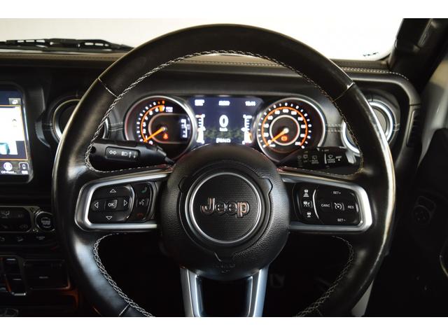 ジープ・ラングラーアンリミテッド サハラ ローンチエディション ベージュレザーシート ヘッドライナー 8.4インチタッチパネルモニター TV カープレイ リアカメラ スチールバンパー グリルガード USリアバンパー 17インチAW ATタイヤ(12枚目)