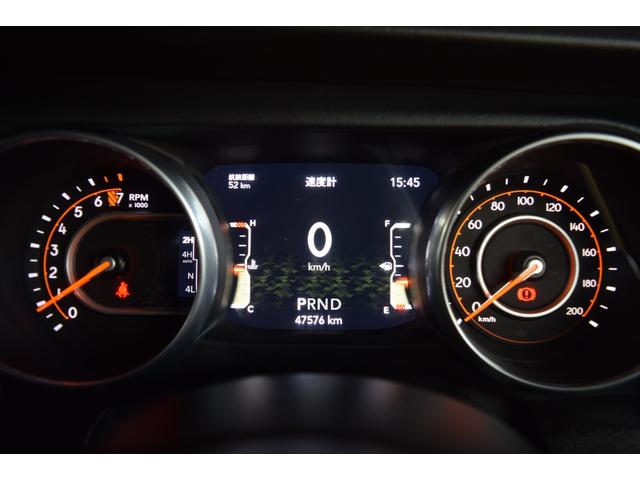 ジープ・ラングラーアンリミテッド サハラ ローンチエディション ベージュレザーシート ヘッドライナー 8.4インチタッチパネルモニター TV カープレイ リアカメラ スチールバンパー グリルガード USリアバンパー 17インチAW ATタイヤ(13枚目)