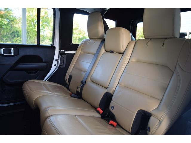 ジープ・ラングラーアンリミテッド サハラ ローンチエディション ベージュレザーシート ヘッドライナー 8.4インチタッチパネルモニター TV カープレイ リアカメラ スチールバンパー グリルガード USリアバンパー 17インチAW ATタイヤ(20枚目)