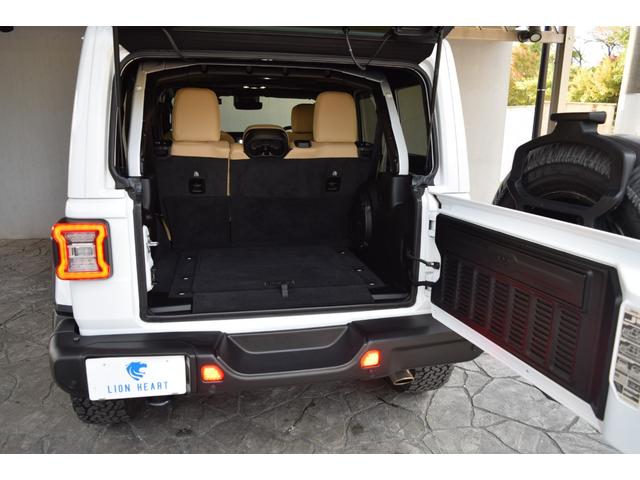 ジープ・ラングラーアンリミテッド サハラ ローンチエディション ベージュレザーシート ヘッドライナー 8.4インチタッチパネルモニター TV カープレイ リアカメラ スチールバンパー グリルガード USリアバンパー 17インチAW ATタイヤ(21枚目)