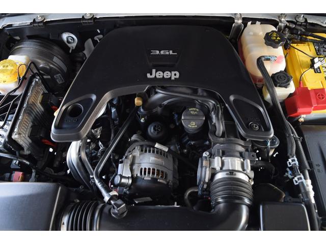 ジープ・ラングラーアンリミテッド サハラ ローンチエディション ベージュレザーシート ヘッドライナー 8.4インチタッチパネルモニター TV カープレイ リアカメラ スチールバンパー グリルガード USリアバンパー 17インチAW ATタイヤ(22枚目)