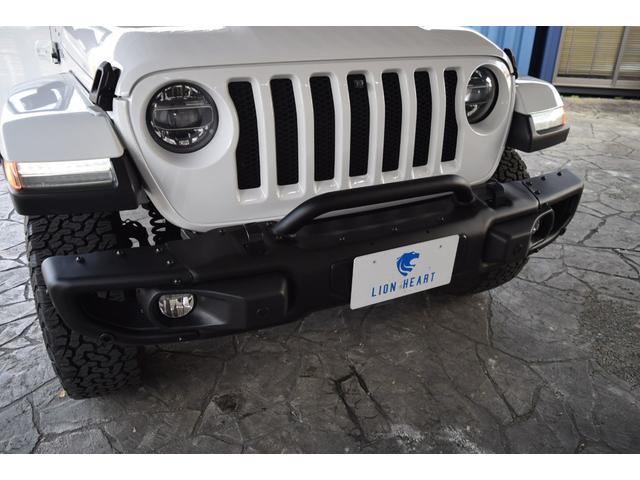 ジープ・ラングラーアンリミテッド サハラ ローンチエディション ベージュレザーシート ヘッドライナー 8.4インチタッチパネルモニター TV カープレイ リアカメラ スチールバンパー グリルガード USリアバンパー 17インチAW ATタイヤ(23枚目)