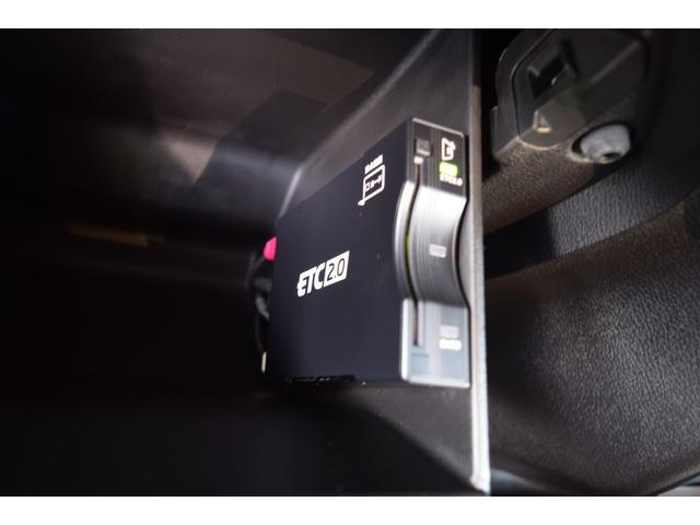 ジープ・ラングラーアンリミテッド サハラ ローンチエディション ベージュレザーシート ヘッドライナー 8.4インチタッチパネルモニター TV カープレイ リアカメラ スチールバンパー グリルガード USリアバンパー 17インチAW ATタイヤ(24枚目)