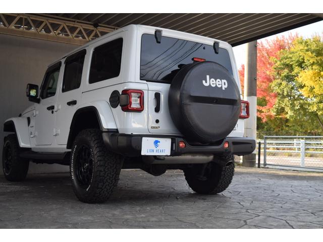 ジープ・ラングラーアンリミテッド サハラ ローンチエディション ベージュレザーシート ヘッドライナー 8.4インチタッチパネルモニター TV カープレイ リアカメラ スチールバンパー グリルガード USリアバンパー 17インチAW ATタイヤ(26枚目)