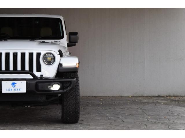 ジープ・ラングラーアンリミテッド サハラ ローンチエディション ベージュレザーシート ヘッドライナー 8.4インチタッチパネルモニター TV カープレイ リアカメラ スチールバンパー グリルガード USリアバンパー 17インチAW ATタイヤ(31枚目)