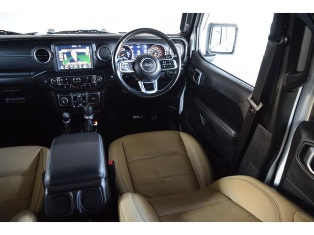 ジープ・ラングラーアンリミテッド サハラ ローンチエディション ベージュレザーシート ヘッドライナー 8.4インチタッチパネルモニター TV カープレイ リアカメラ スチールバンパー グリルガード USリアバンパー 17インチAW ATタイヤ(40枚目)