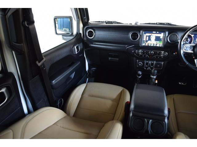 ジープ・ラングラーアンリミテッド サハラ ローンチエディション ベージュレザーシート ヘッドライナー 8.4インチタッチパネルモニター TV カープレイ リアカメラ スチールバンパー グリルガード USリアバンパー 17インチAW ATタイヤ(41枚目)