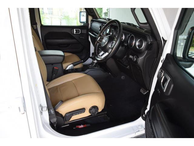 ジープ・ラングラーアンリミテッド サハラ ローンチエディション ベージュレザーシート ヘッドライナー 8.4インチタッチパネルモニター TV カープレイ リアカメラ スチールバンパー グリルガード USリアバンパー 17インチAW ATタイヤ(42枚目)