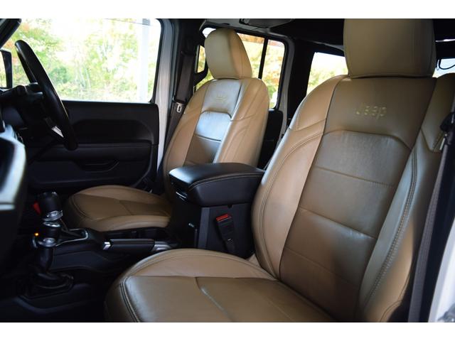 ジープ・ラングラーアンリミテッド サハラ ローンチエディション ベージュレザーシート ヘッドライナー 8.4インチタッチパネルモニター TV カープレイ リアカメラ スチールバンパー グリルガード USリアバンパー 17インチAW ATタイヤ(44枚目)